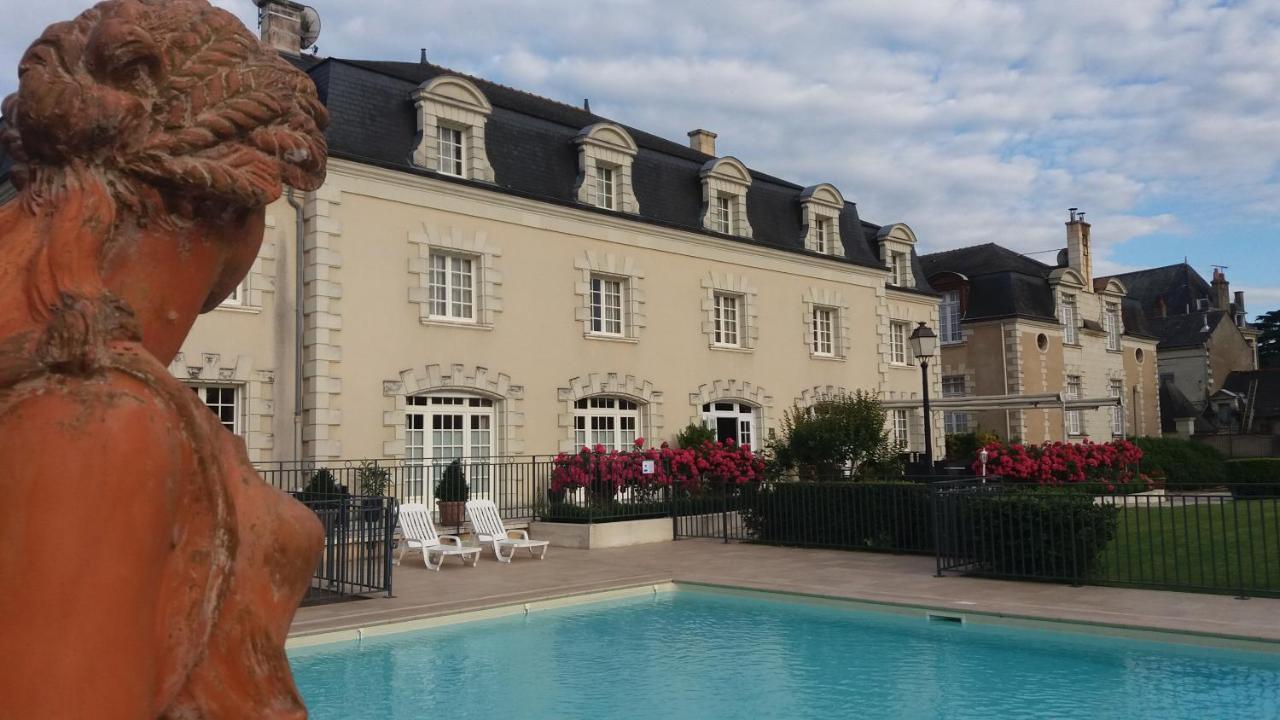 Hotel Spa Le Relais Du Bellay Монтрои-Беле Екстериор снимка